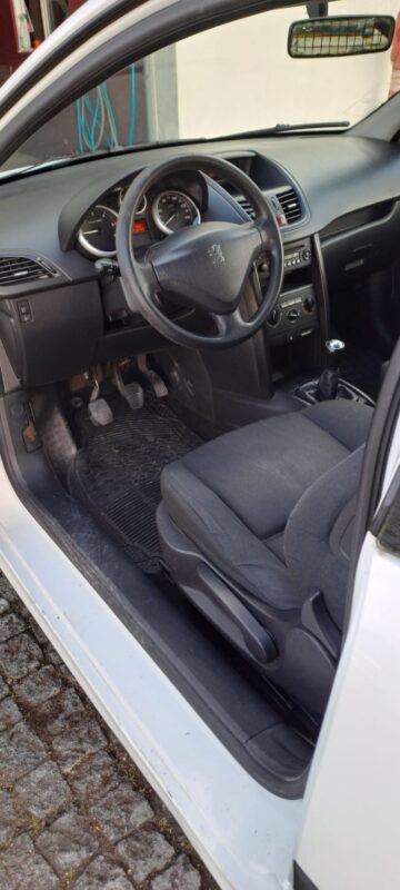 Peugeot 207 1.4HDI - Image 10